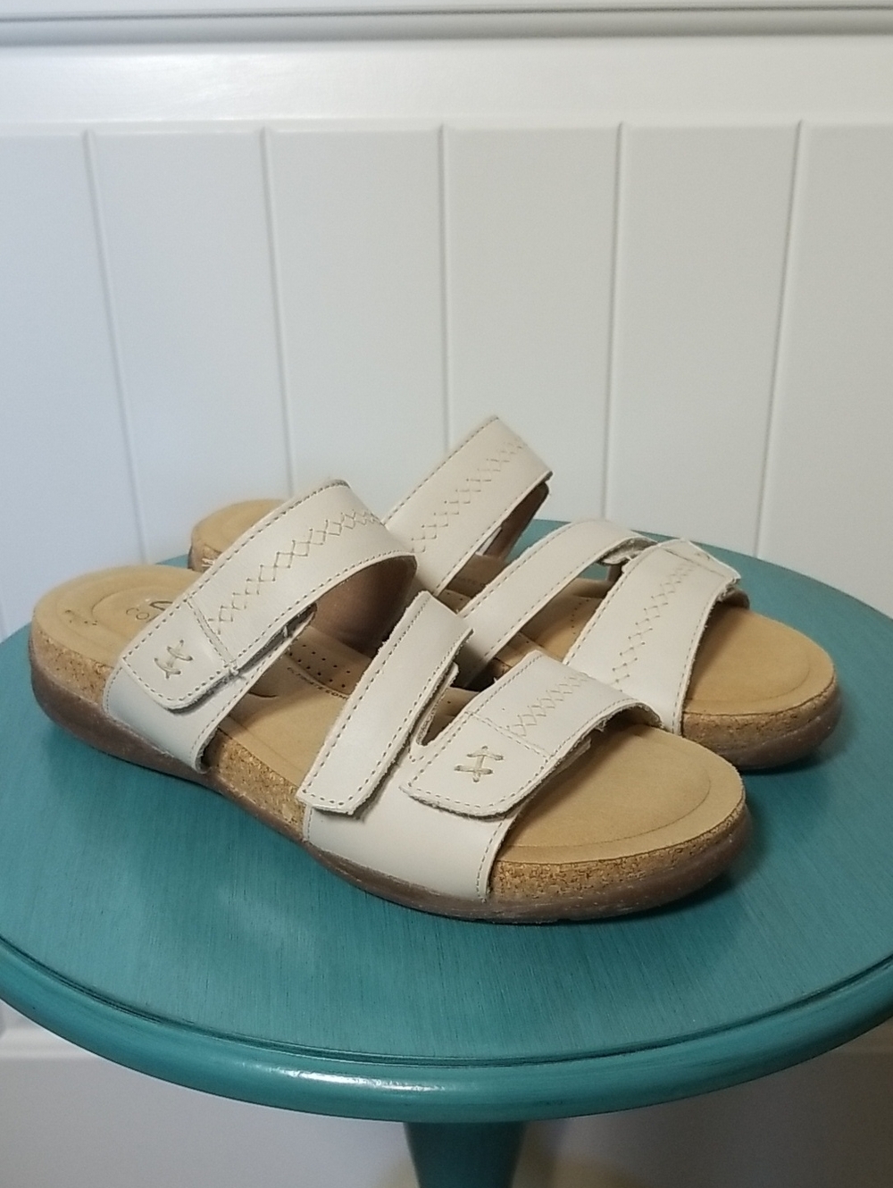 Clarks Collection Cream Triple Cushioned Adjustable Strap Comfort Sandals 7 EUC